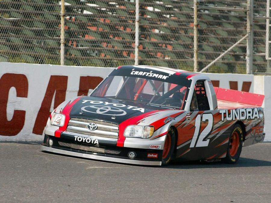  Toyota Tundra NASCAR Craftsman Series Truck by TRD 2004 года  (фото 7 из 12)